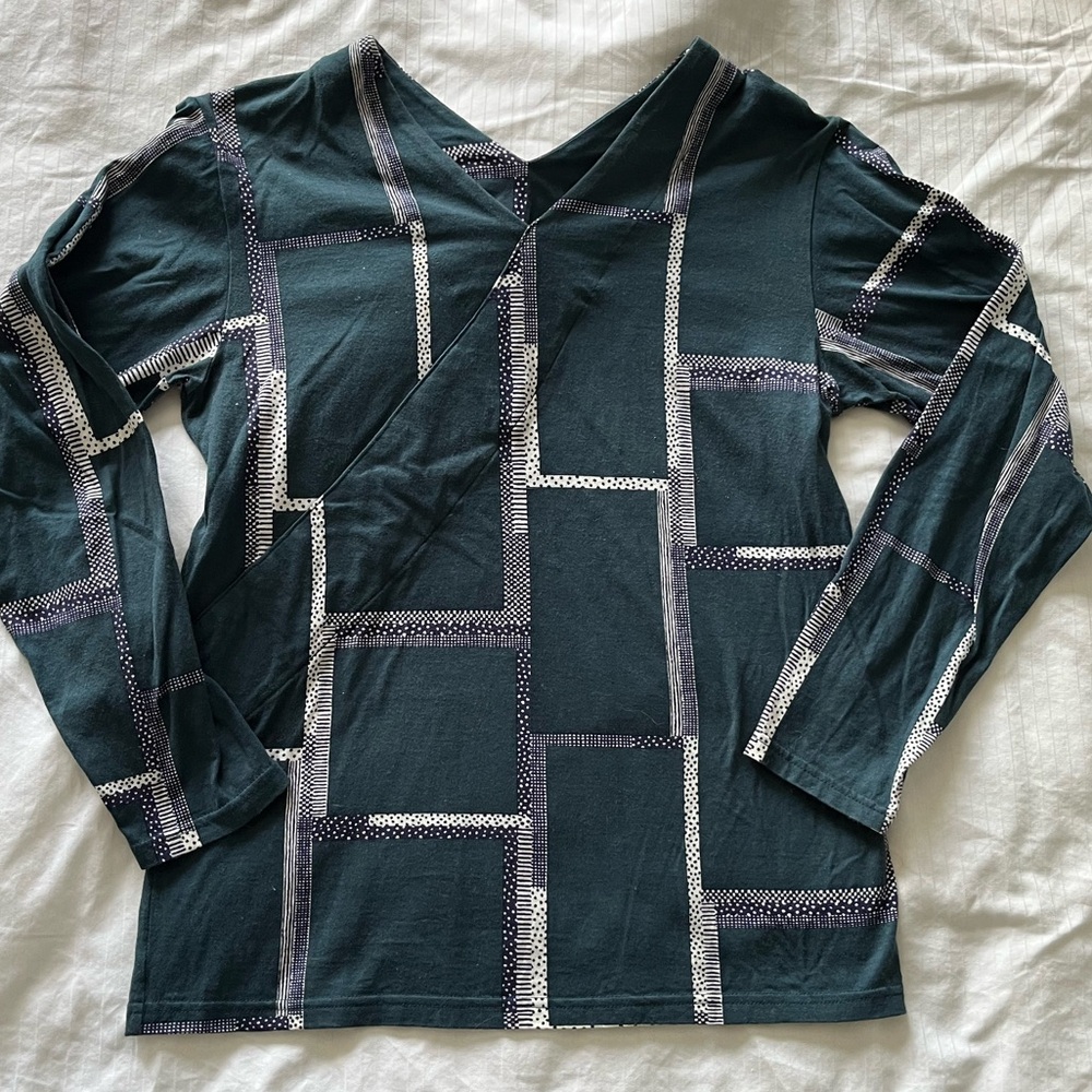 Like new, SOU SOU v-neck top
